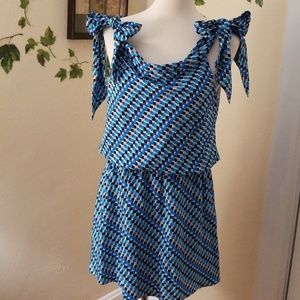 Shoulder tie print dress.